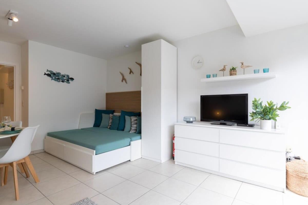 'Blue Sea' - Studio In Ostend With Private Parking Apartment Bagian luar foto