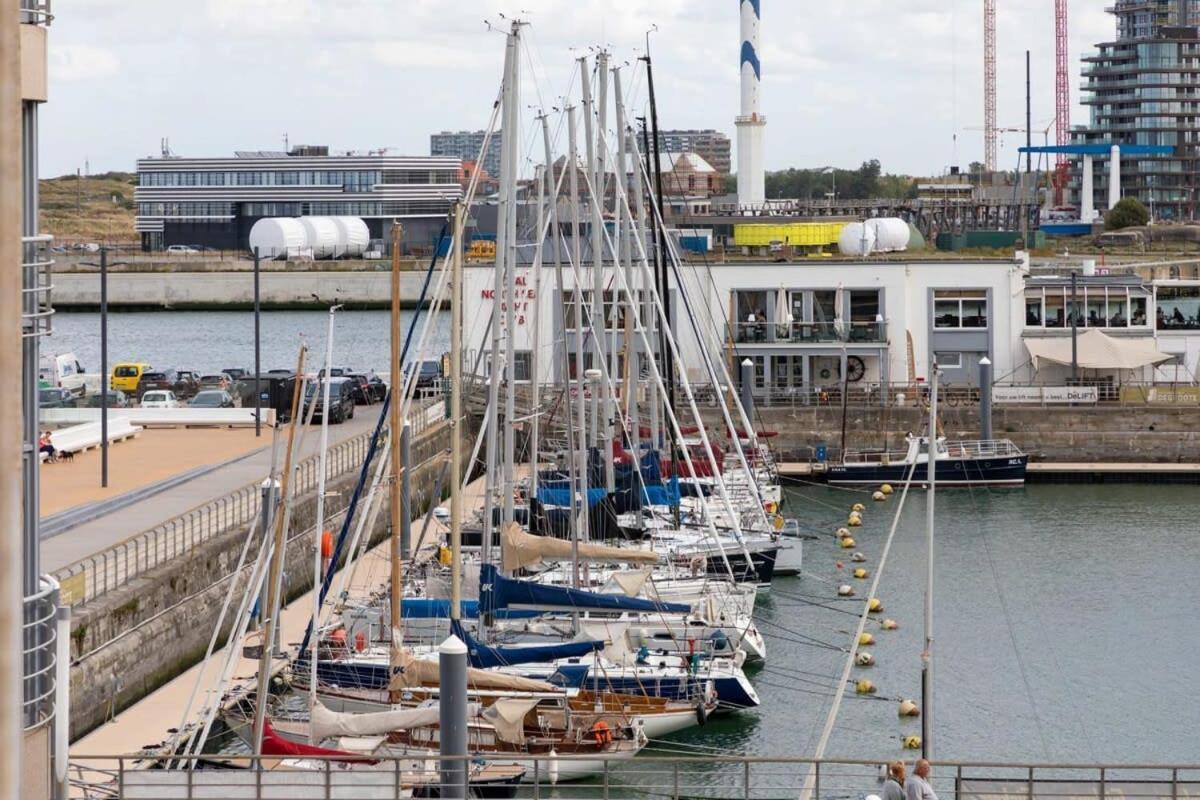 'Blue Sea' - Studio In Ostend With Private Parking Apartment Bagian luar foto