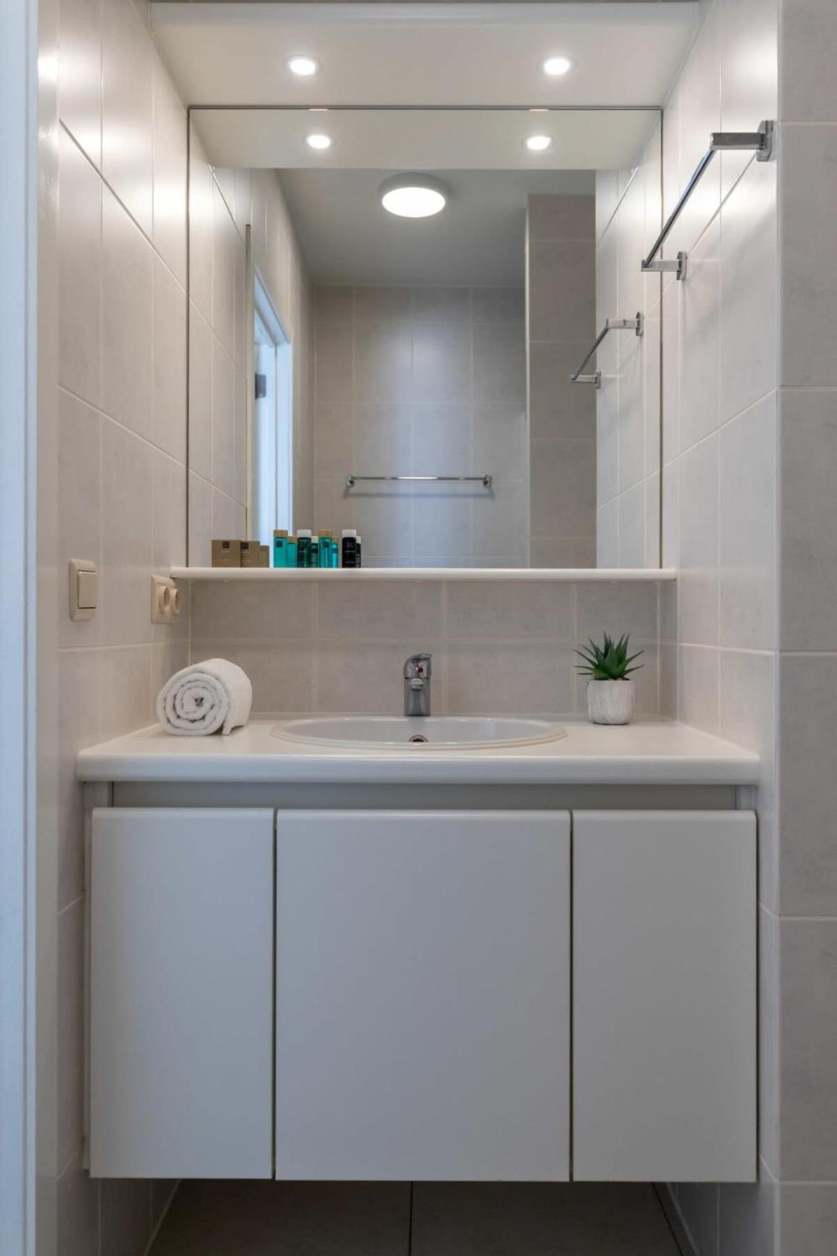 'Blue Sea' - Studio In Ostend With Private Parking Apartment Bagian luar foto